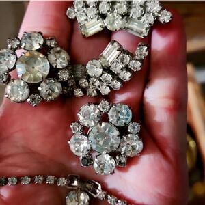 5 Pieces of Elegant Vintage Crystal Rhinestone Jewelry Set Brooches Earrings